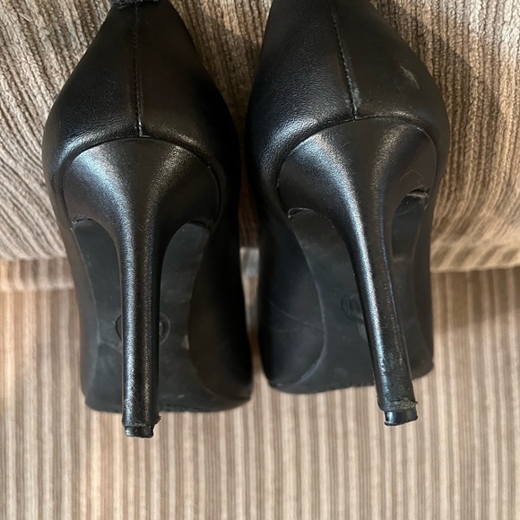 Michael Kors 3-inch black heels size 6.5 - Picture 6 of 8